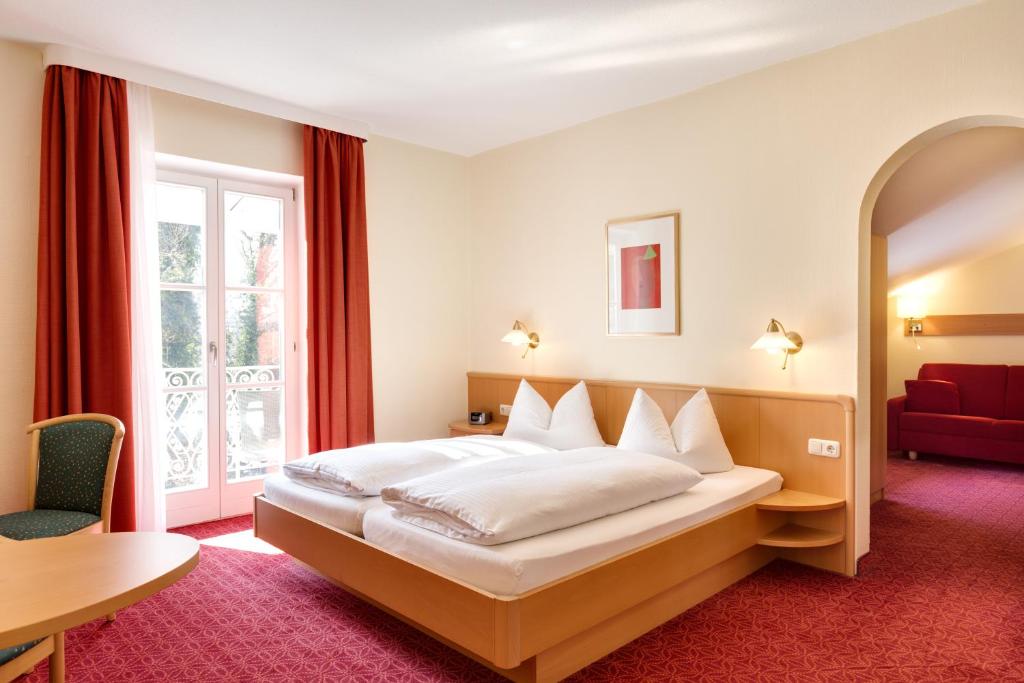 Postel nebo postele na pokoji v ubytování Hotel Bergfried & Schönblick