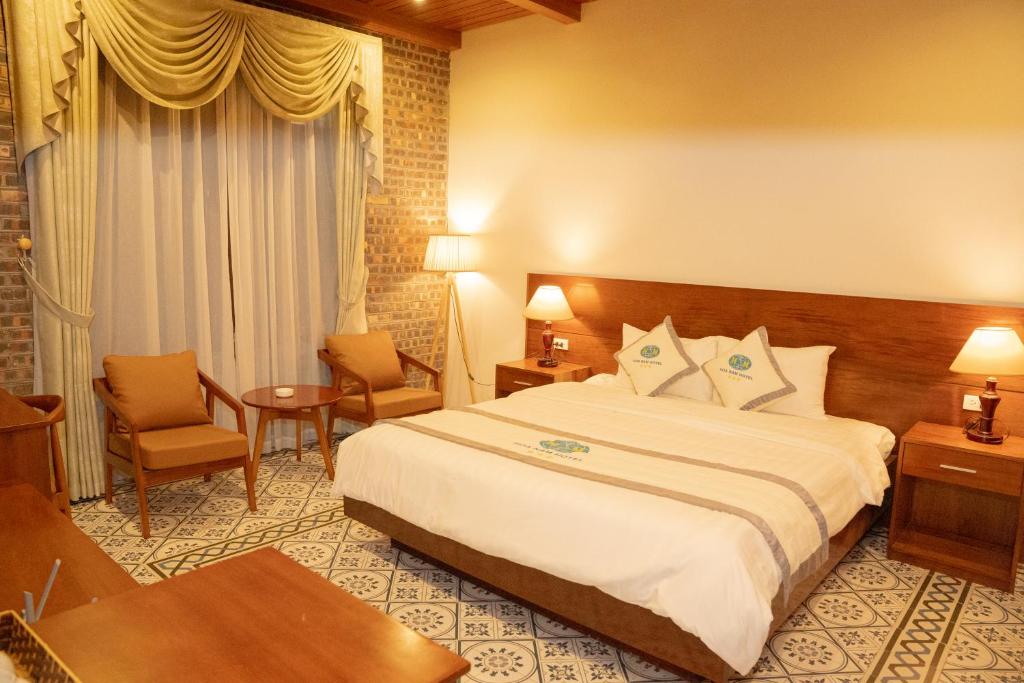 Postel nebo postele na pokoji v ubytování Hòa Nam Hotel