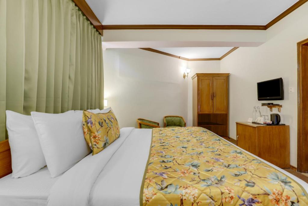 Postel nebo postele na pokoji v ubytování Summit Le Royale Hotel, Shimla