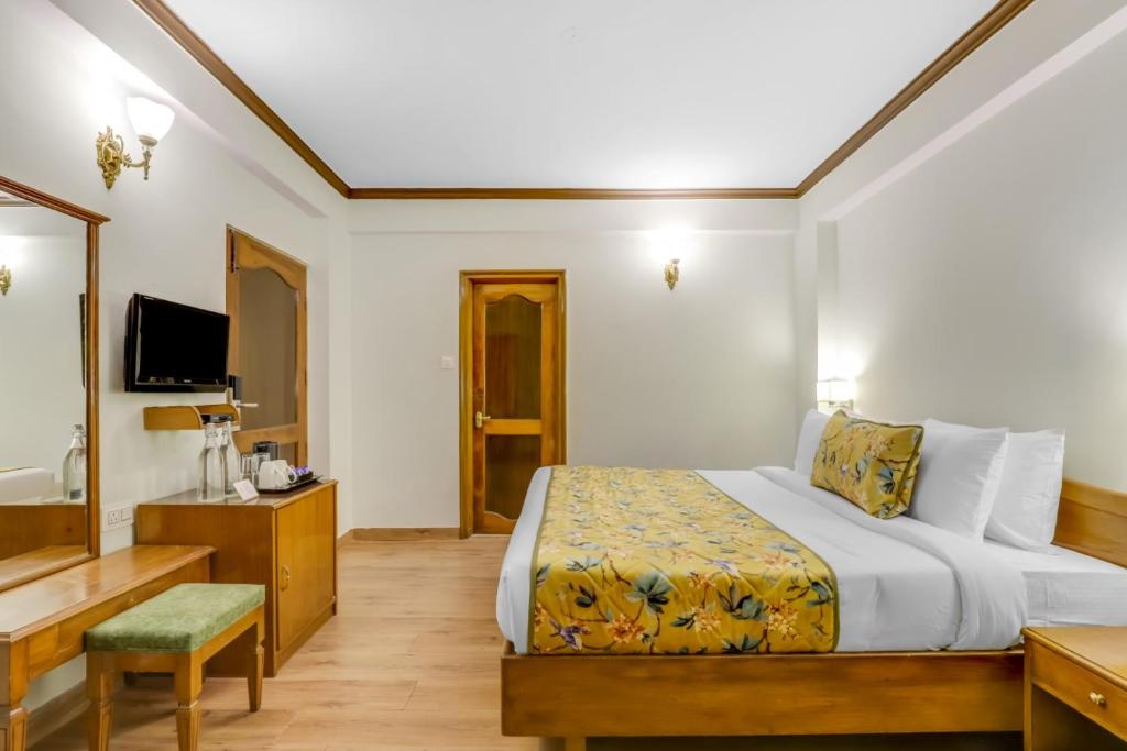 TV a/nebo společenská místnost v ubytování Summit Le Royale Hotel, Shimla
