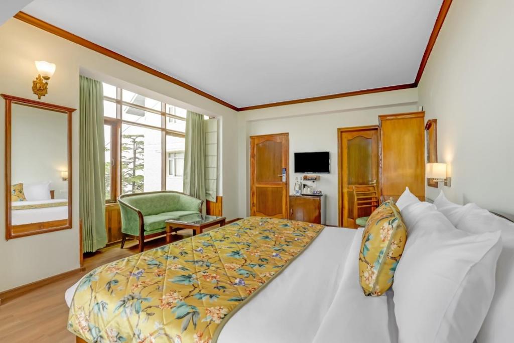 Postel nebo postele na pokoji v ubytování Summit Le Royale Hotel, Shimla