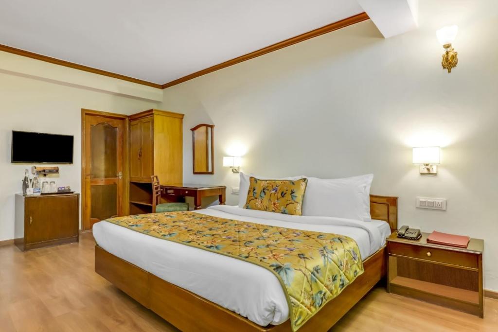 Postel nebo postele na pokoji v ubytování Summit Le Royale Hotel, Shimla