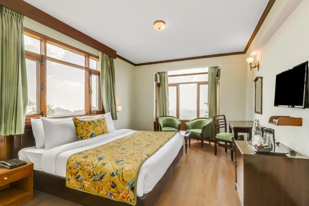 Postel nebo postele na pokoji v ubytování Summit Le Royale Hotel, Shimla