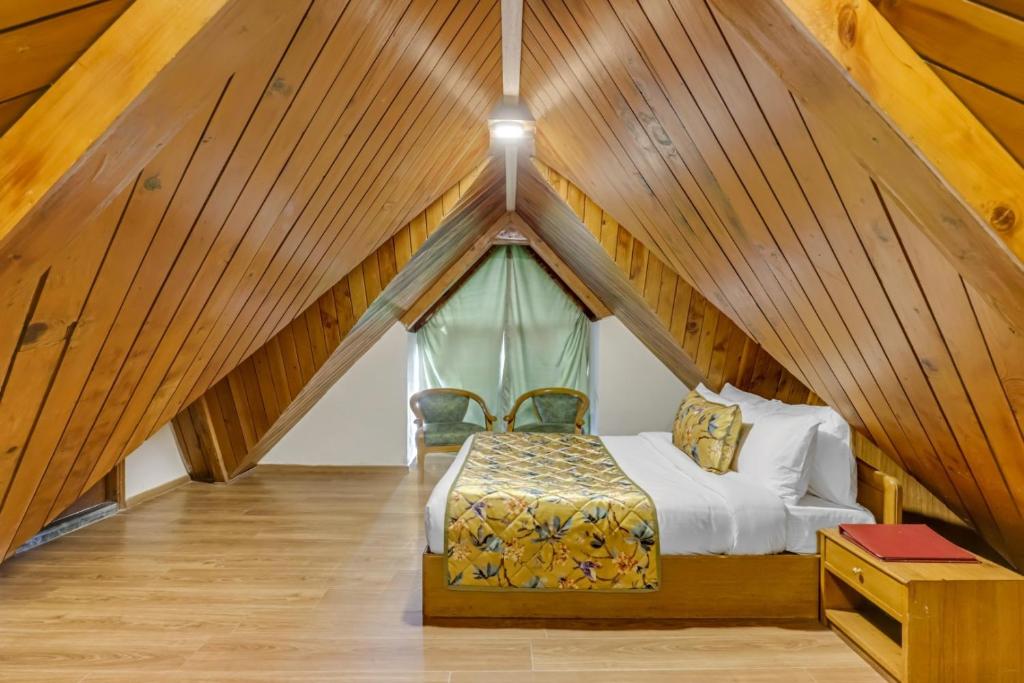 Postel nebo postele na pokoji v ubytování Summit Le Royale Hotel, Shimla
