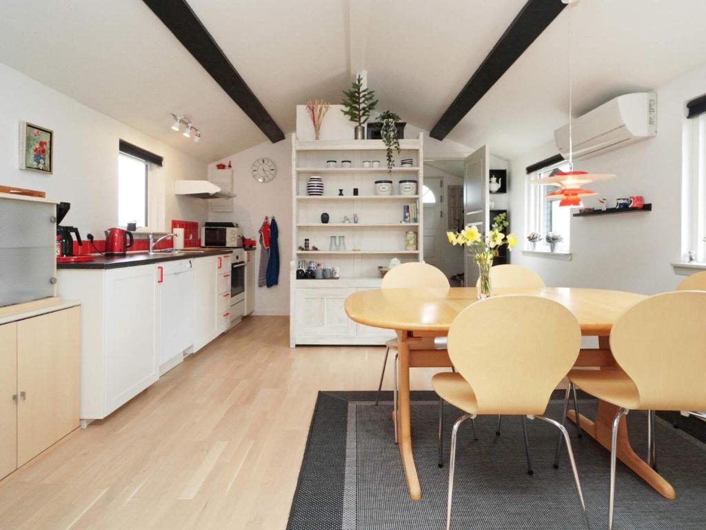 Kuchyň nebo kuchyňský kout v ubytování Holiday home Slagelse XIX