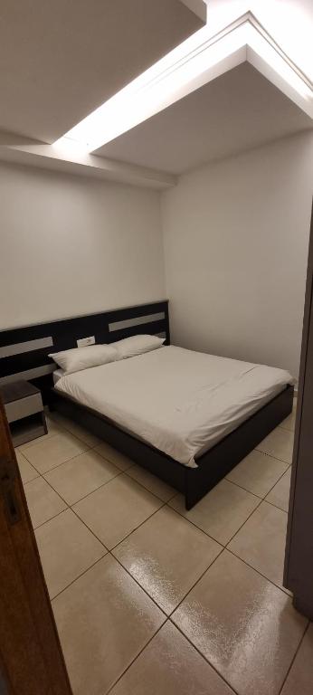 Postel nebo postele na pokoji v ubytování Le Caravelle Beirut