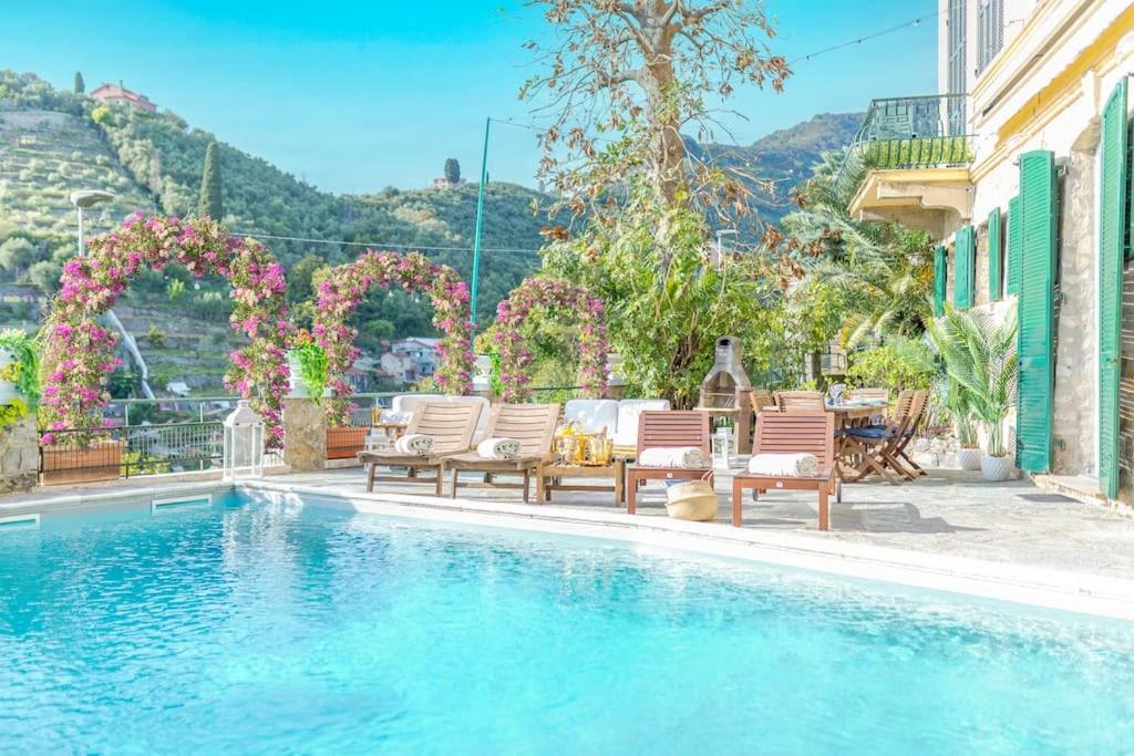 Hồ bơi trong/gần [Villa Portofino] Piscina privata • Giardino • 3 parcheggi