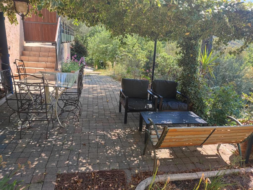 Zahrada ubytování Appartement en pleine nature avec piscine chauffée