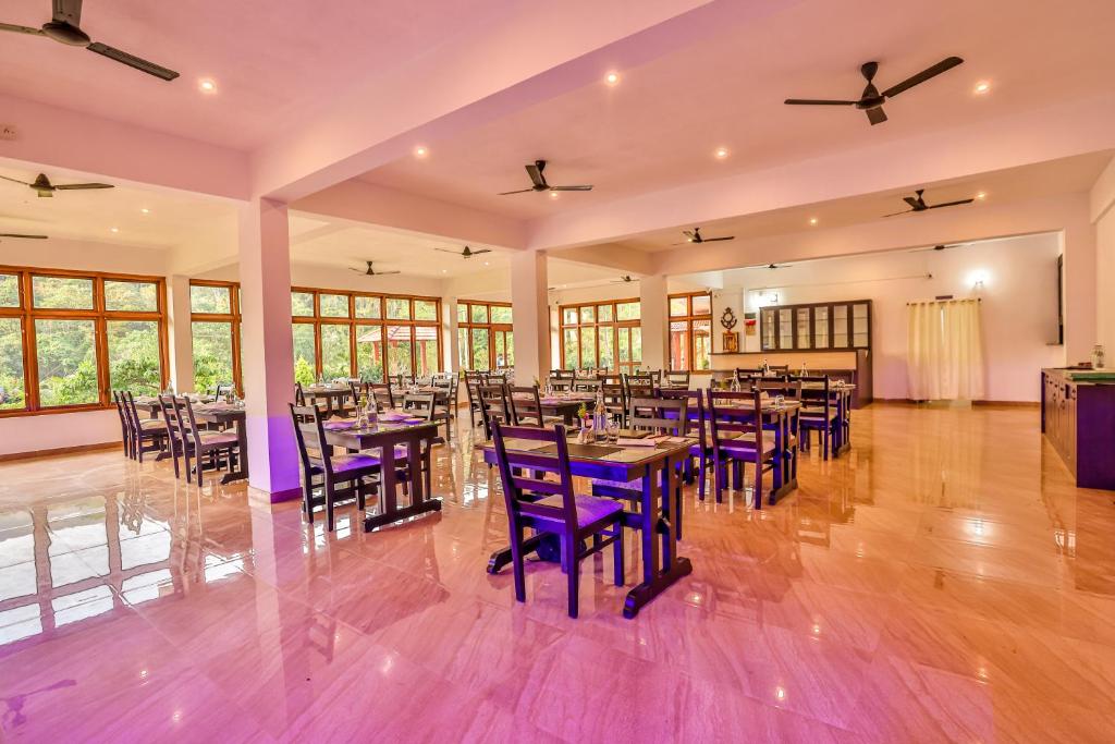 Restaurace v ubytování Hill Crest Resort - Coorg