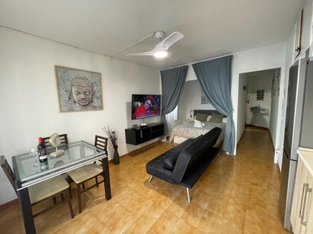 Televízia a/alebo spoločenská miestnosť v ubytovaní APARTAMENTO VACACIONAL