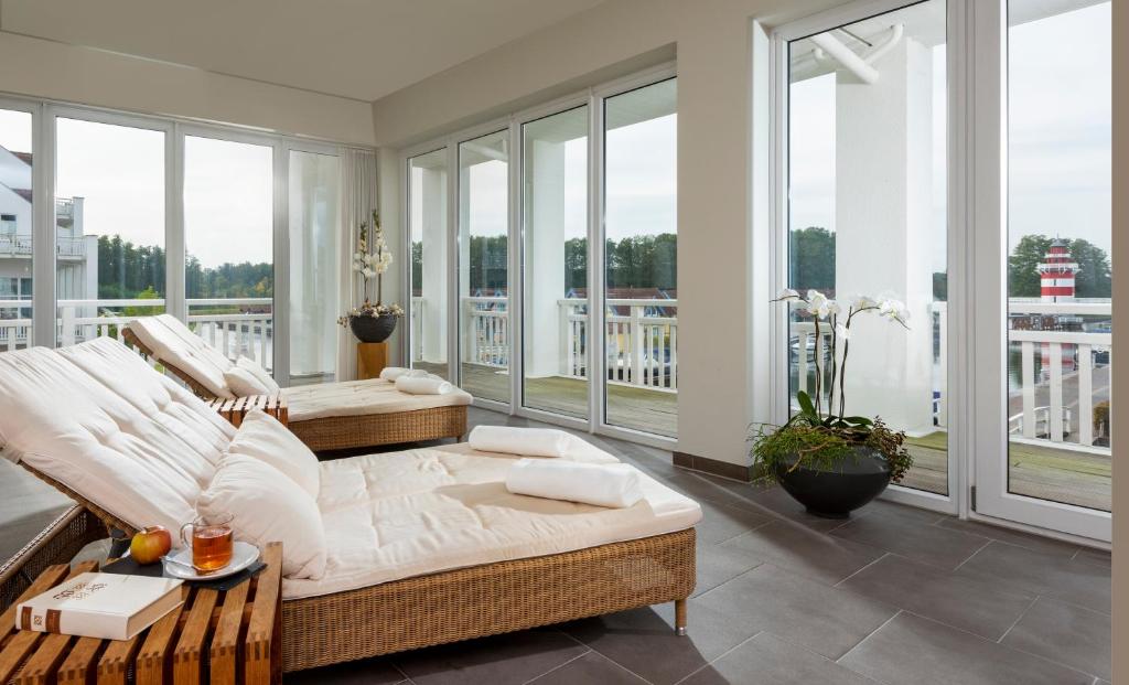 Ein Balkon oder eine Terrasse in der Unterkunft Precise Resort Hafendorf Rheinsberg