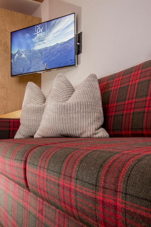 Postel nebo postele na pokoji v ubytování Natur-&Alpinhotel Post