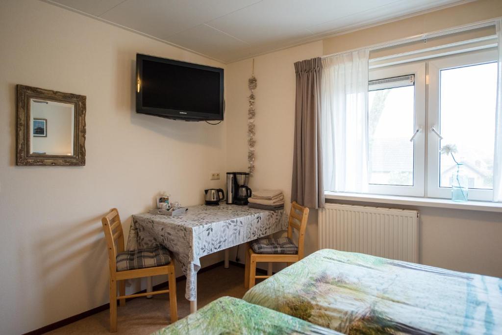 TV a/nebo společenská místnost v ubytování B&B Molenaar