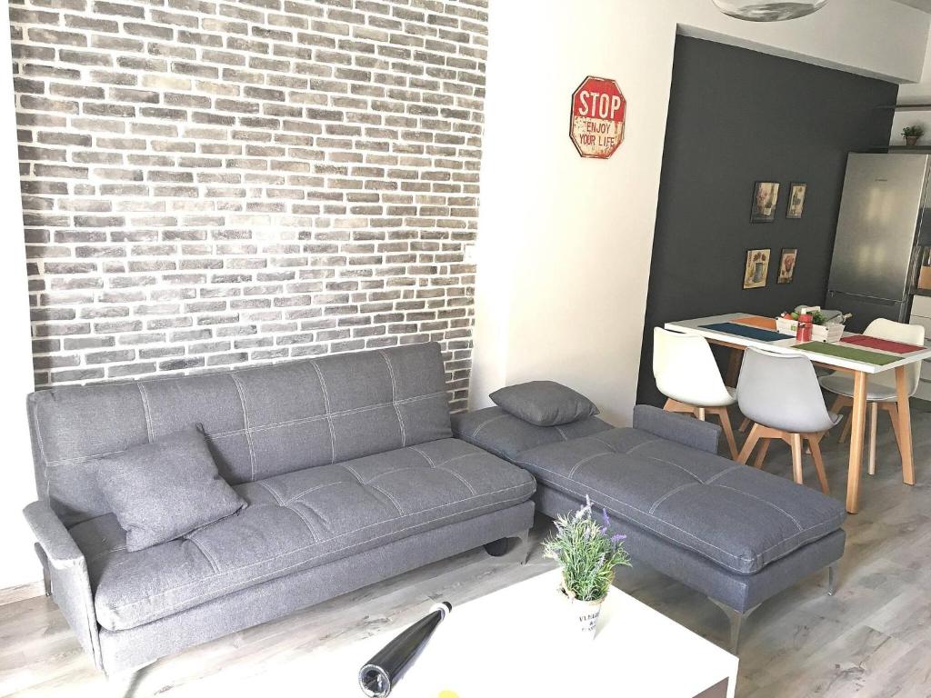 Area soggiorno di Pegasus Amazing Flat, 1,5min Walk To The Beach