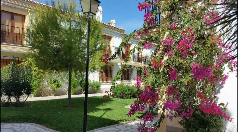 Vonkajšia záhrada v ubytovaní Apartamento Soleado Vera Costa, 200 m de la playa