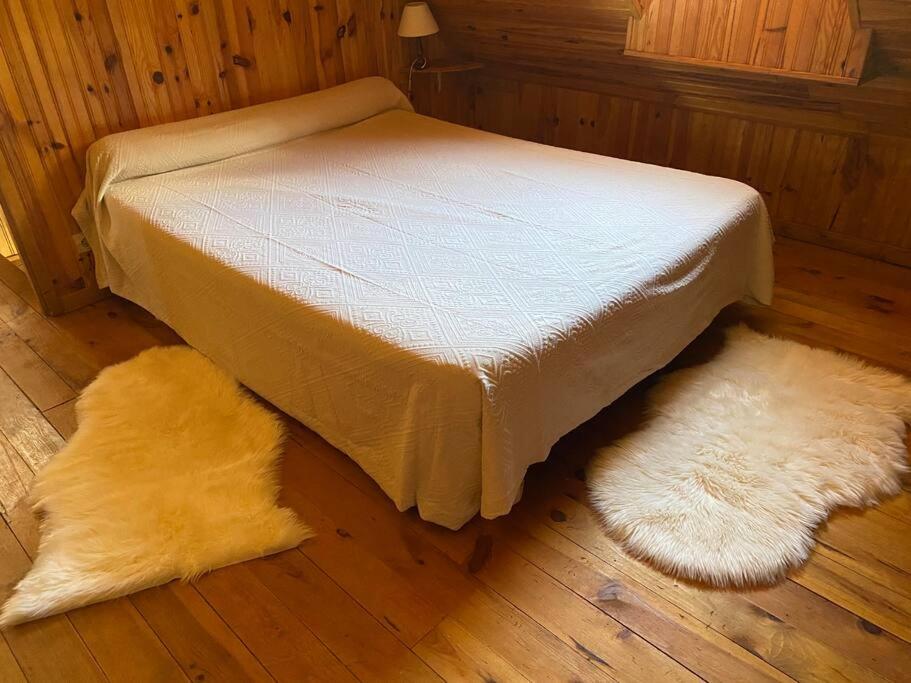 Postel nebo postele na pokoji v ubytování Gîte 6 pers jardin et cheminée à 10 mn des pistes