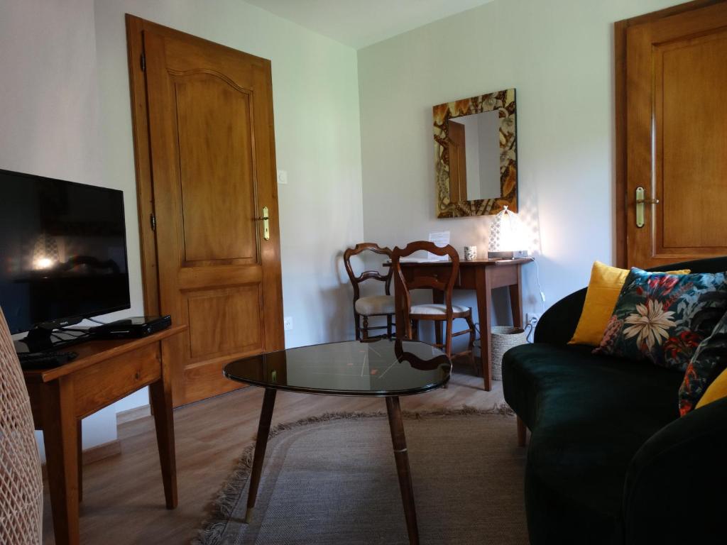 La Maison Fleurie - Habitación Doble Con Baño Privado