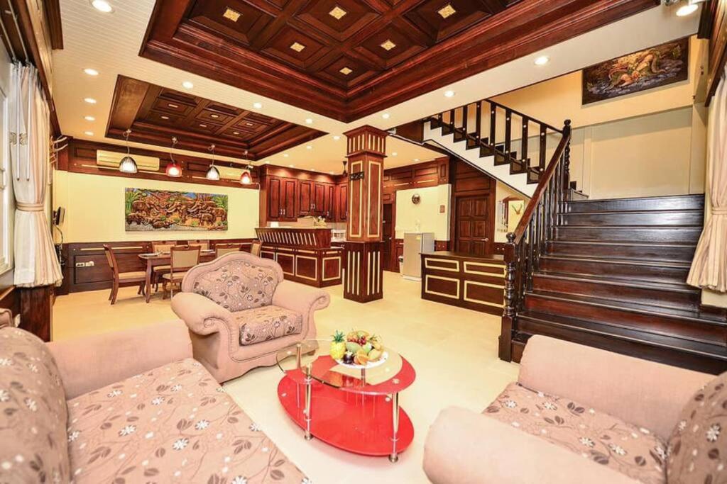 لابی و فضای عمومی Unique&Nice 7BD pool villa in heart Nanai Patong - تصویر ۵