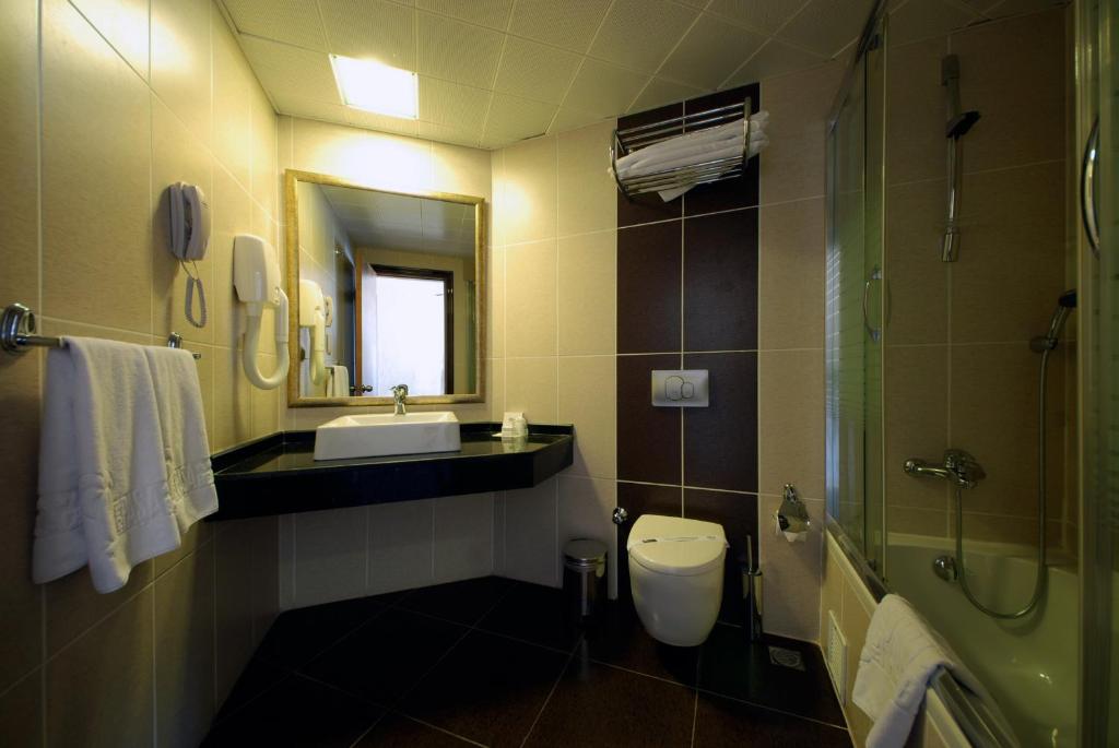Pasa Beach Hotel - 