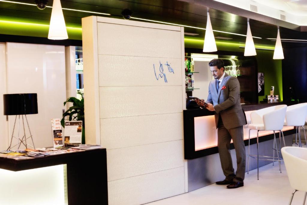 Art Hotel Szeged - Resim 27