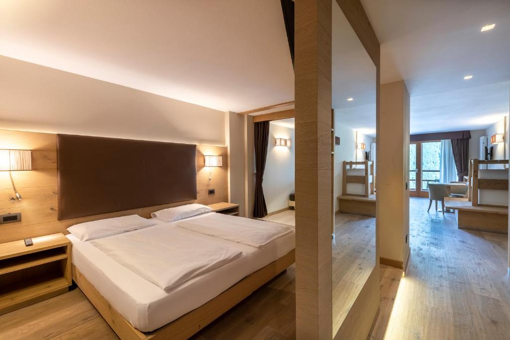 Postel nebo postele na pokoji v ubytování Design & Suite Hotel Ciarnadoi