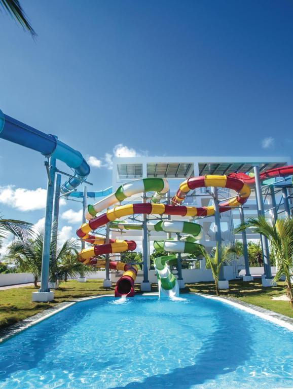 Bazén v ubytování Riu Palace Bavaro - All Inclusive nebo v jeho okolí