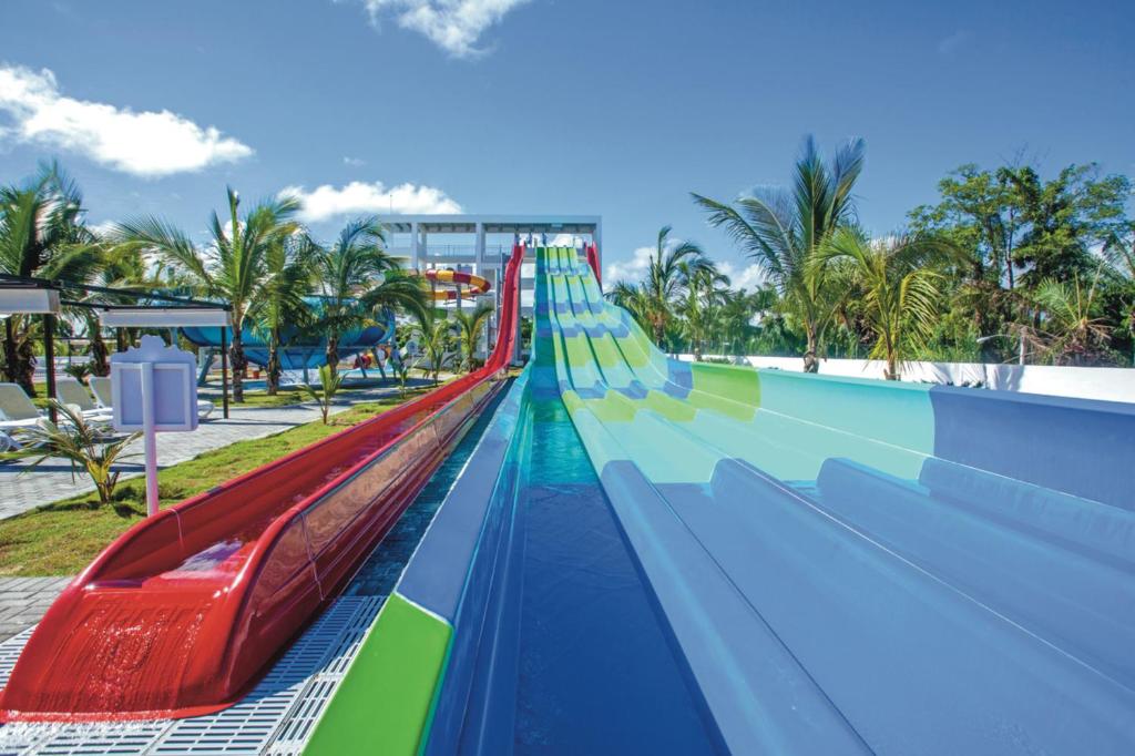 Bazén v ubytování Riu Palace Bavaro - All Inclusive nebo v jeho okolí