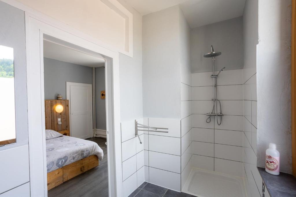 Gîte 4 à 10 pers客房内的一张或多张床位