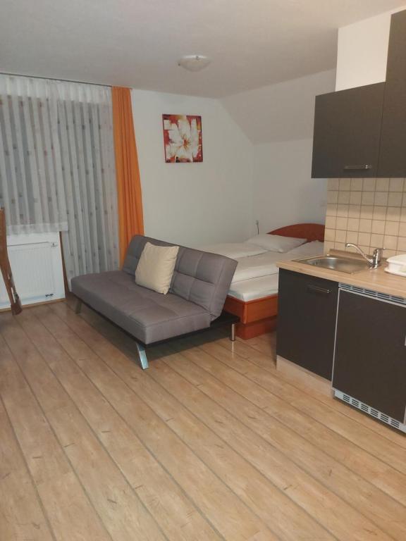 Kuchyň nebo kuchyňský kout v ubytování Apartments and Rooms Martuljk