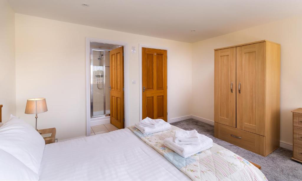 Ein Bett oder Betten in einem Zimmer der Unterkunft Tewitfield Marina