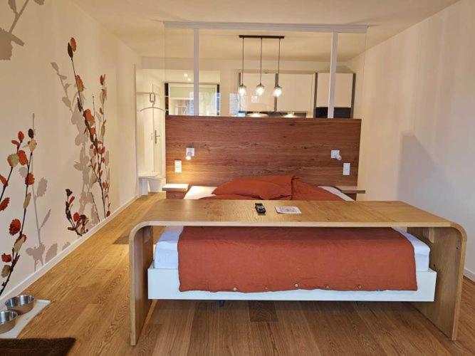 Postel nebo postele na pokoji v ubytování ArtRoom Boarding Apartment
