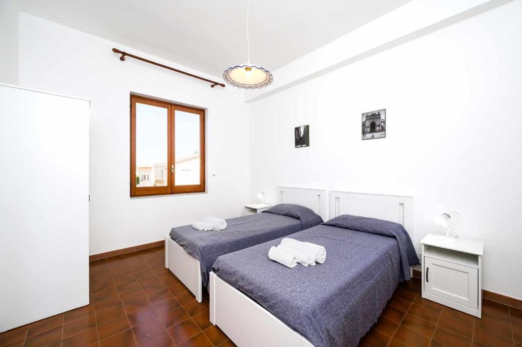 Casamici Sampieri Centosicilie房間的床