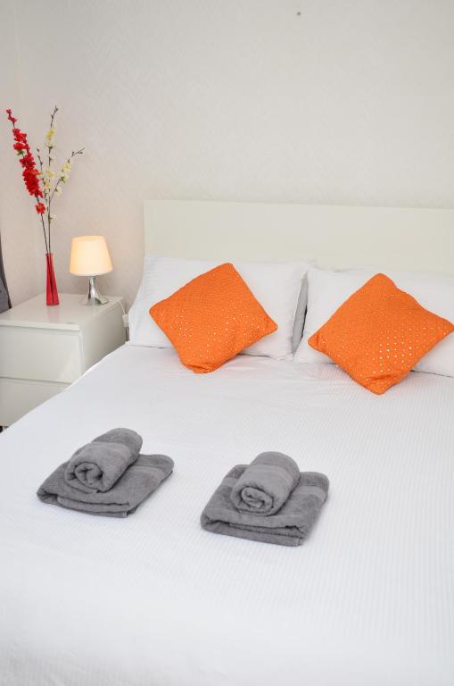 33SM Dreams Unlimited Serviced Accommodation- Staines - Heathrow - Standard Double Room With Shared Bathroom