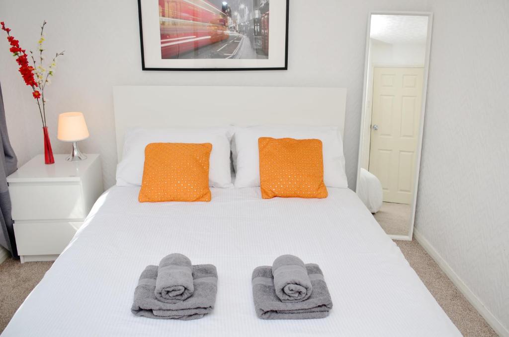 33SM Dreams Unlimited Serviced Accommodation- Staines - Heathrow - Holiday Home