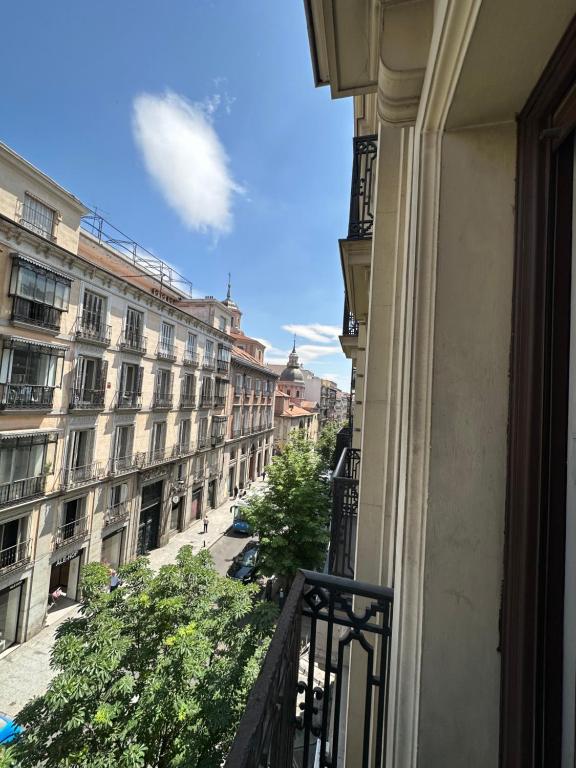 A balcony or terrace at Hostal Abadia Madrid
