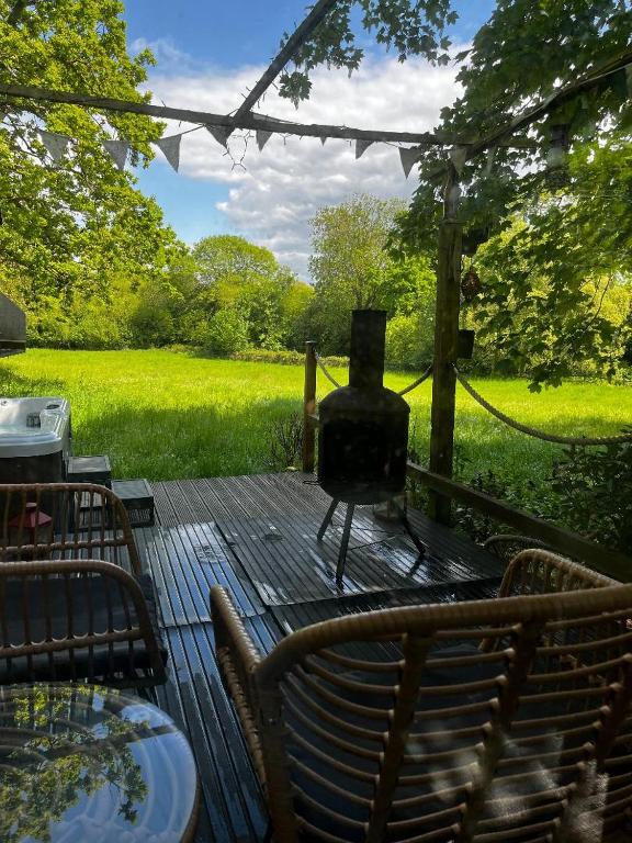 Zahrada ubytování Lynbrook Cabin and Hot Tub, New Forest