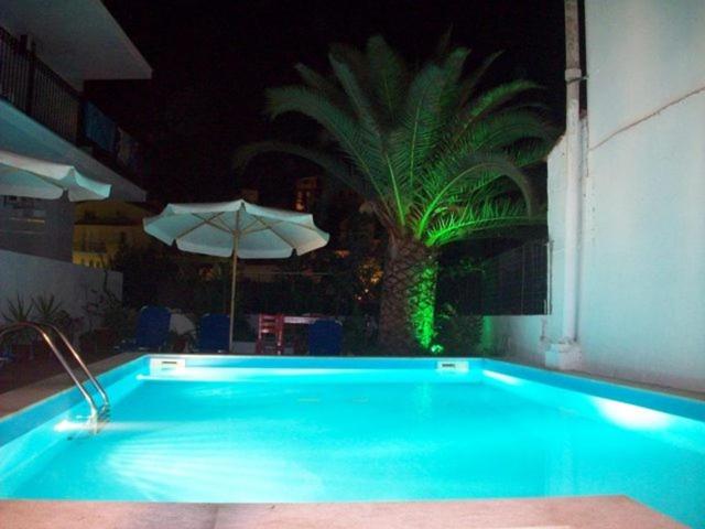 Bazén v ubytování Hotel Marlton nebo v jeho okolí