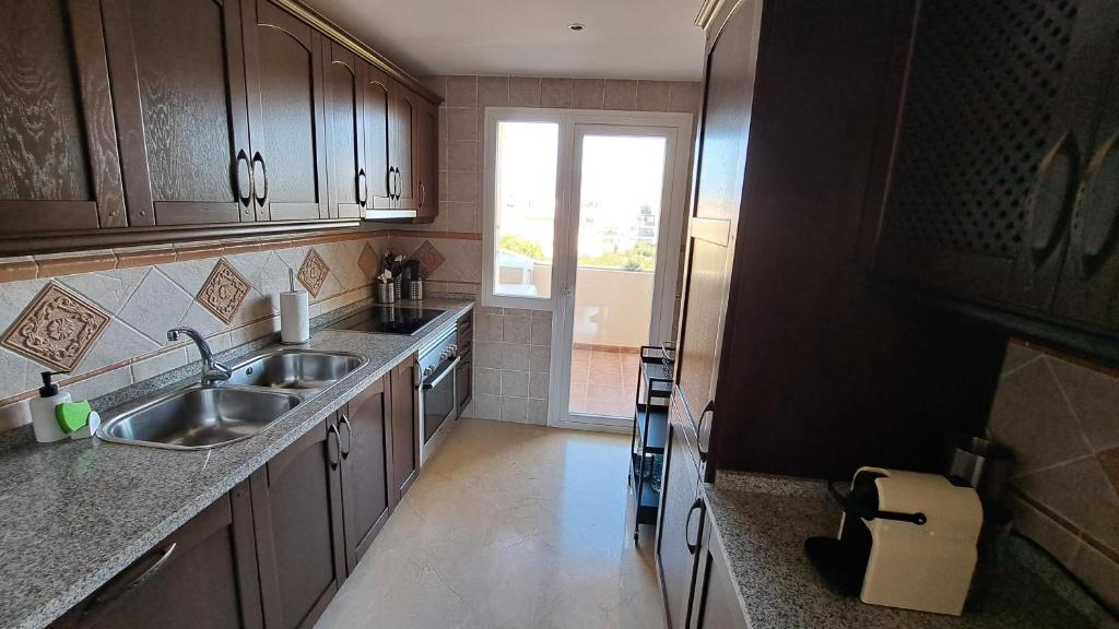 Kuchnia lub aneks kuchenny w obiekcie Sunny Golf View Miraflores