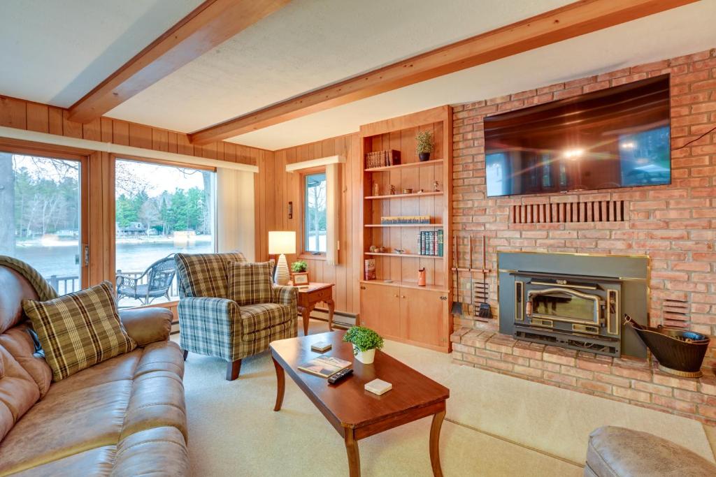 Waterfront Gladwin Vacation Rental with Lake View!, Gladwin (updated