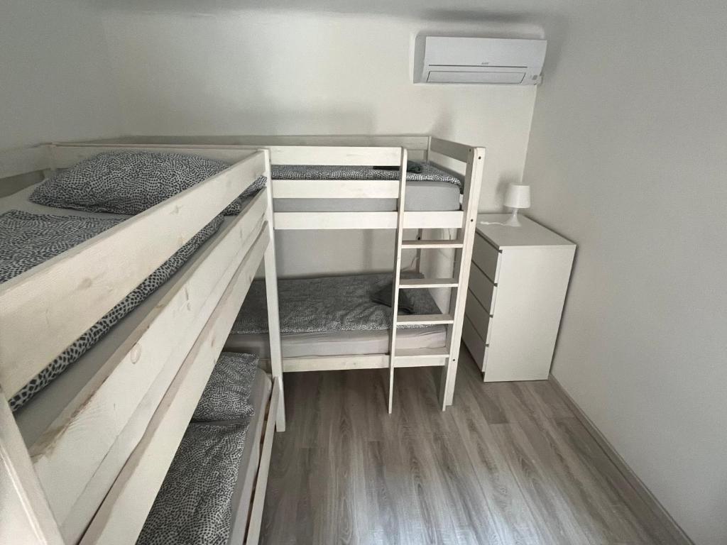 Postel nebo postele na pokoji v ubytování Hostel Piran