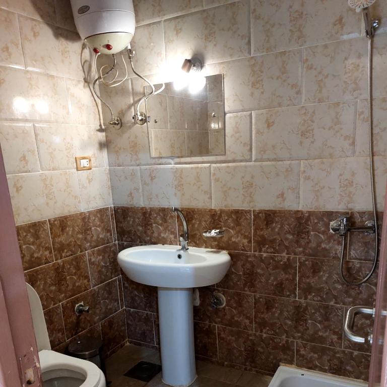 Koupelna v ubytování Hllol Hotel Abu Simbel