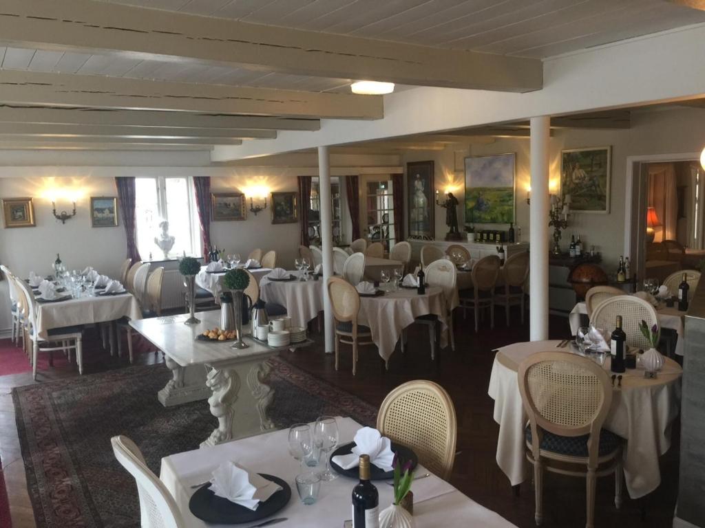 Restoran või mõni muu söögikoht majutusasutuses Rudbøl Grænsekro