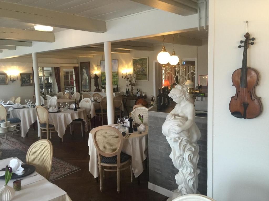 Restoran või mõni muu söögikoht majutusasutuses Rudbøl Grænsekro