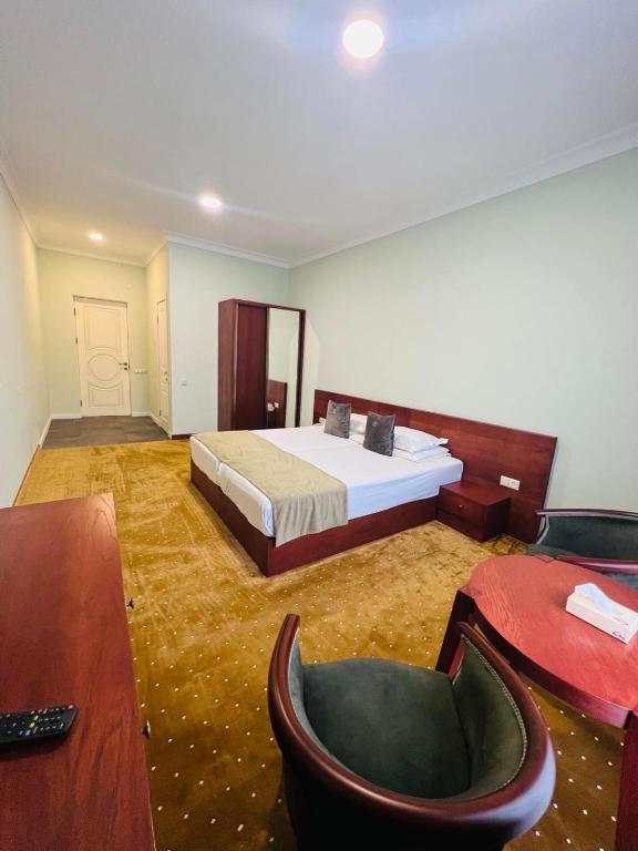 Postel nebo postele na pokoji v ubytování Grand Fortune Hotel