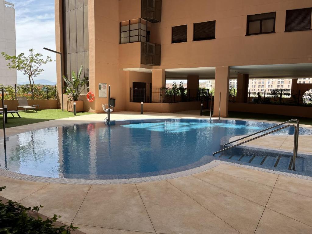 Basen w obiekcie -MalagaSunApts-SkyGarden Teatinos Pool Playground lub w pobliżu