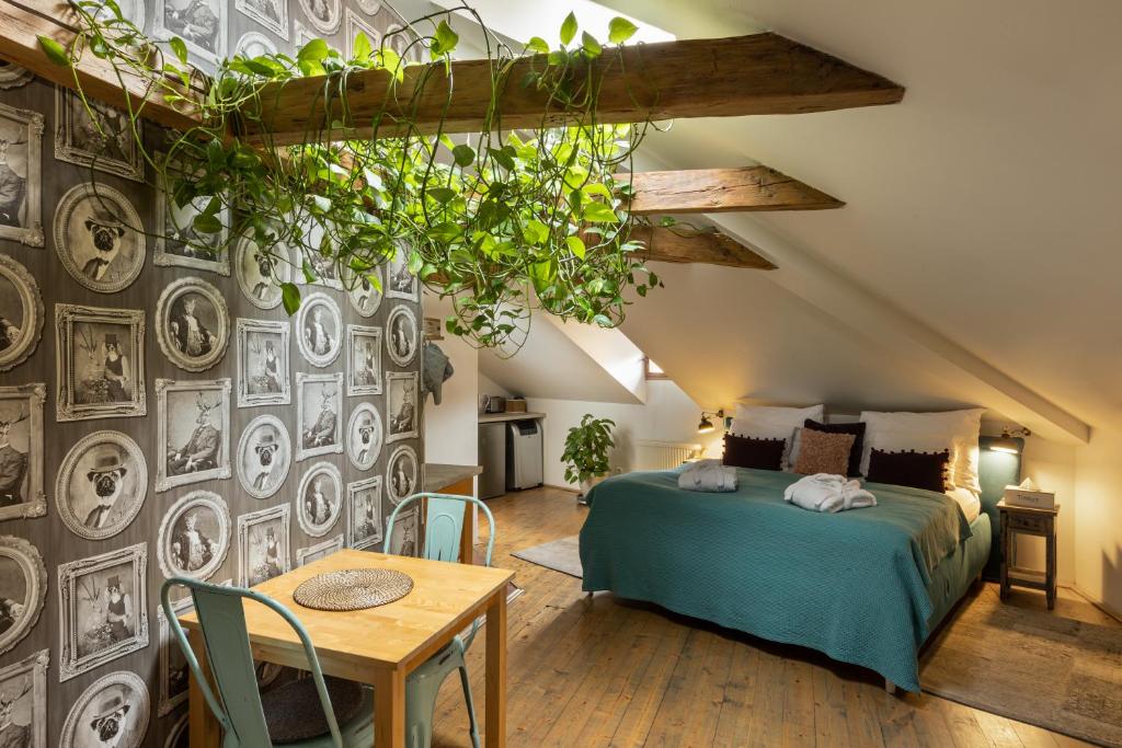 Posteľ alebo postele v izbe v ubytovaní Romantic Bohemian Studio in Old Town Prague