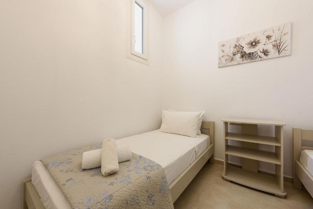 Postel nebo postele na pokoji v ubytování Sea Breeze Studios Paros