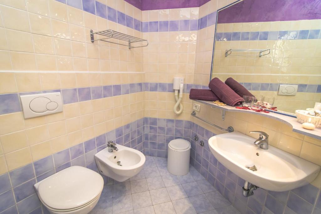 Koupelna v ubytování Hotel London