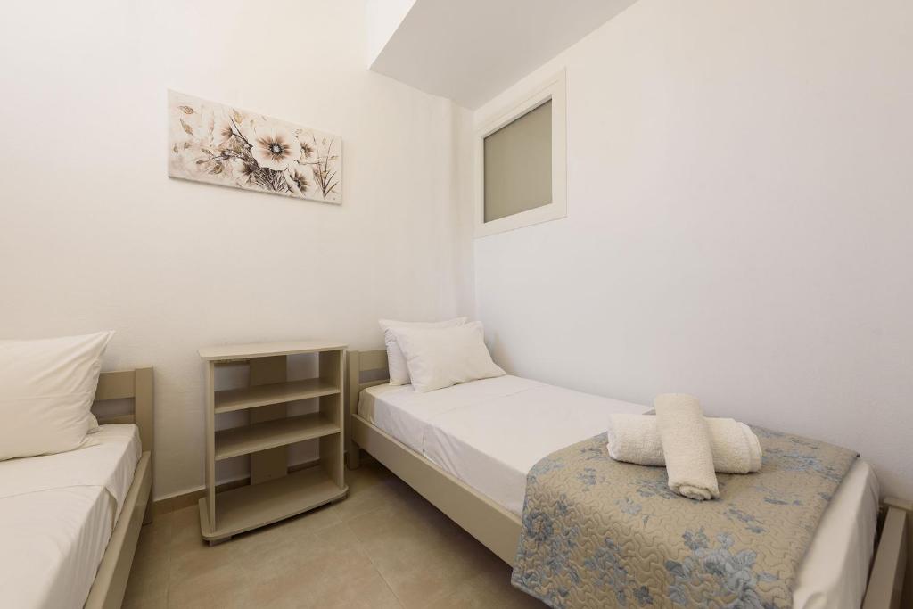 Postel nebo postele na pokoji v ubytování Sea Breeze Studios Paros