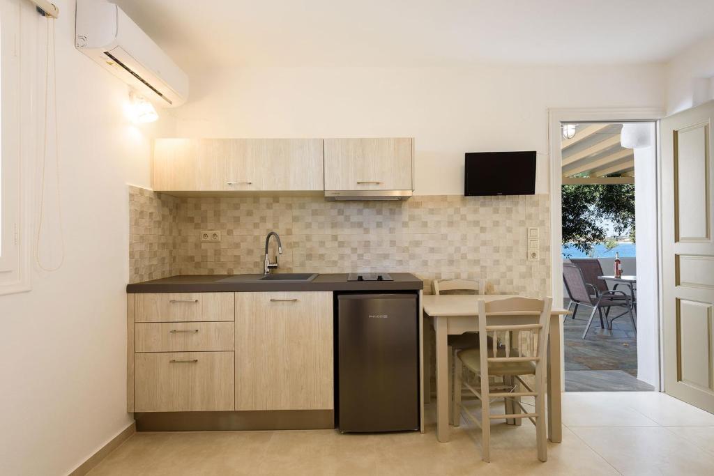 Kuchyň nebo kuchyňský kout v ubytování Sea Breeze Studios Paros